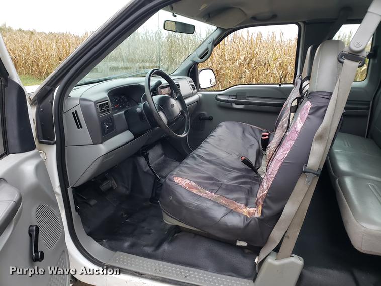 image for item EF9933 2002 Ford F250 Super Duty SuperCab pickup truck