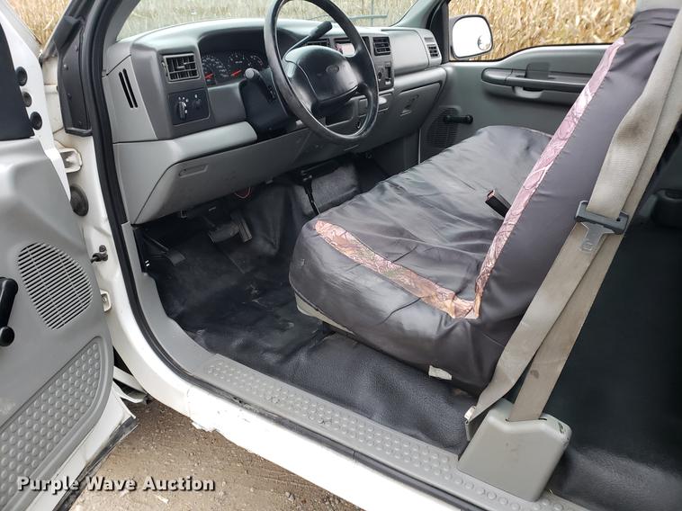 image for item EF9933 2002 Ford F250 Super Duty SuperCab pickup truck