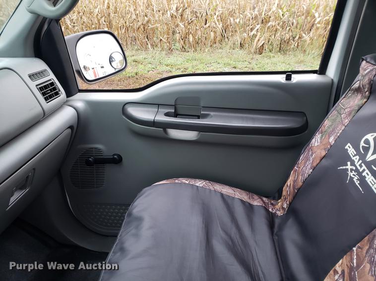 image for item EF9933 2002 Ford F250 Super Duty SuperCab pickup truck