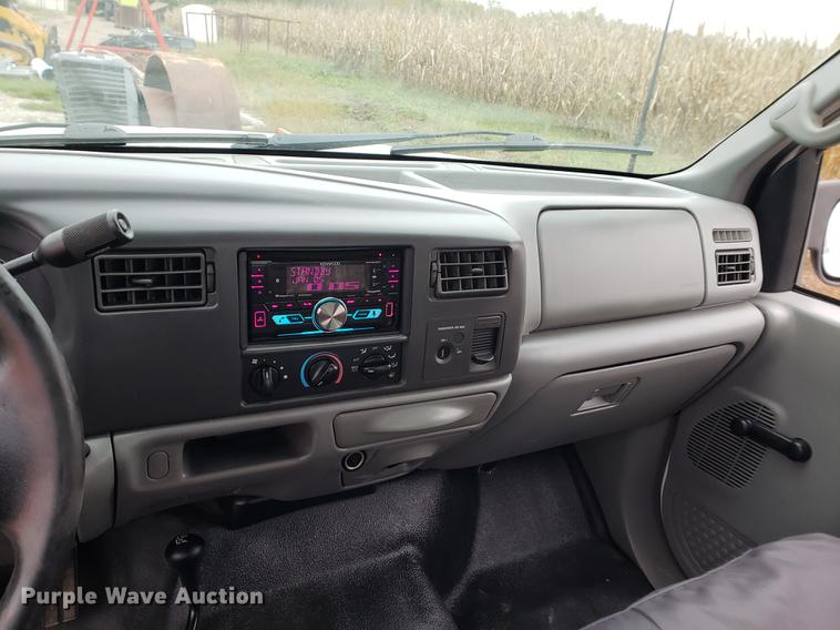 image for item EF9933 2002 Ford F250 Super Duty SuperCab pickup truck