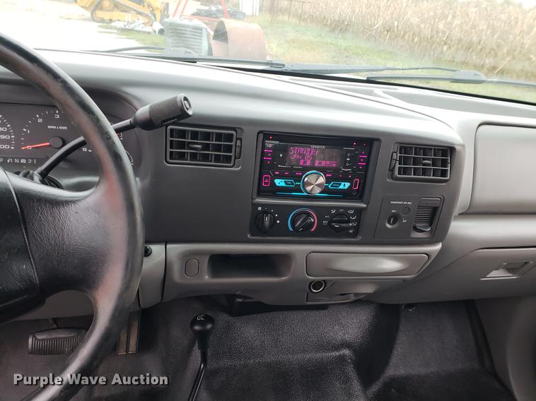 image for item EF9933 2002 Ford F250 Super Duty SuperCab pickup truck