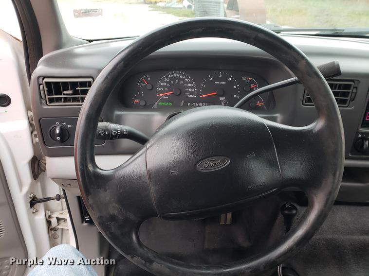 image for item EF9933 2002 Ford F250 Super Duty SuperCab pickup truck