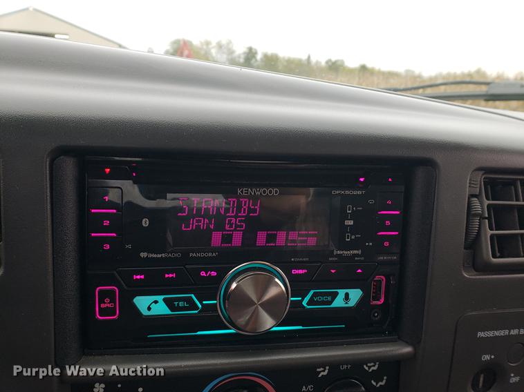 image for item EF9933 2002 Ford F250 Super Duty SuperCab pickup truck