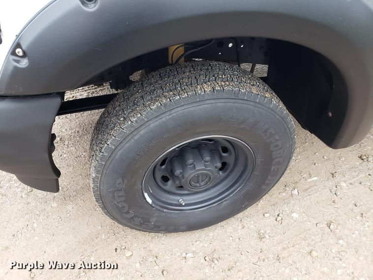 image for item EF9933 2002 Ford F250 Super Duty SuperCab pickup truck