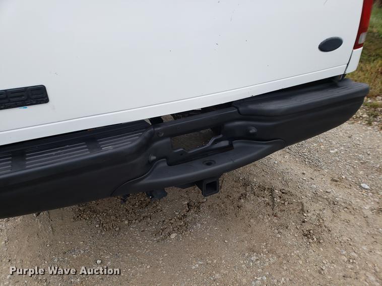 image for item EF9933 2002 Ford F250 Super Duty SuperCab pickup truck