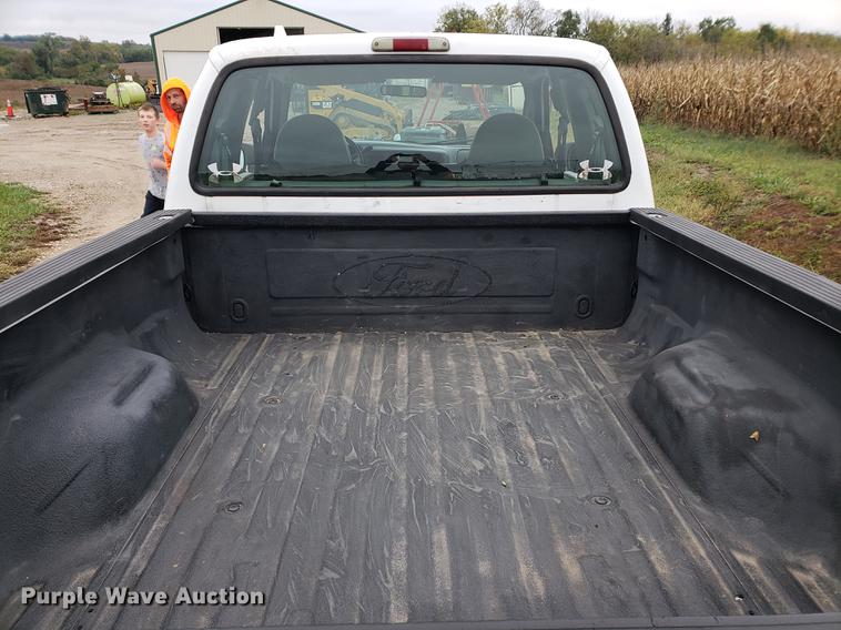 image for item EF9933 2002 Ford F250 Super Duty SuperCab pickup truck