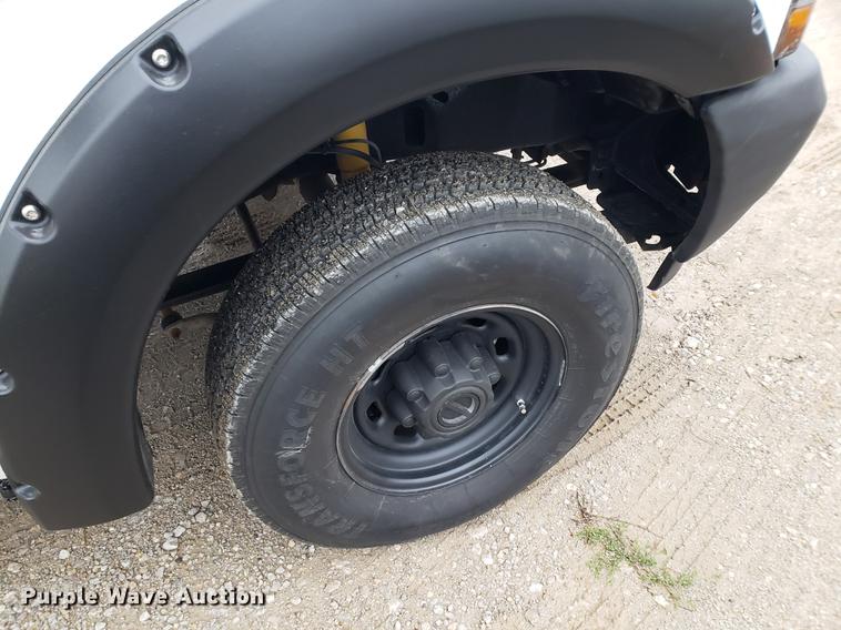 image for item EF9933 2002 Ford F250 Super Duty SuperCab pickup truck