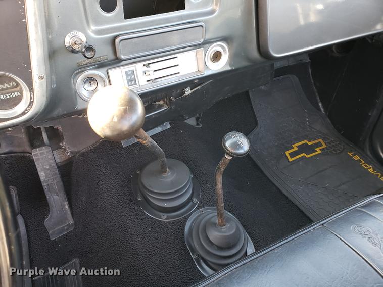 image for item EF9953 1972 Chevrolet K10 pickup truck