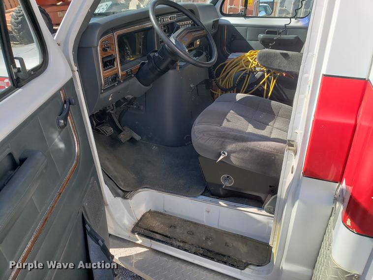 image for item EF9954 1991 Ford Econoline E350 ambulance