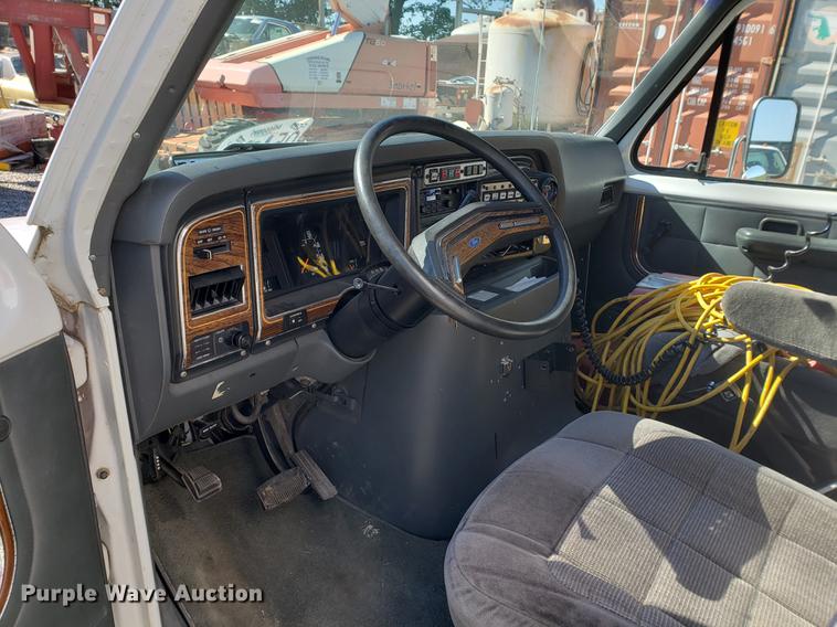 image for item EF9954 1991 Ford Econoline E350 ambulance
