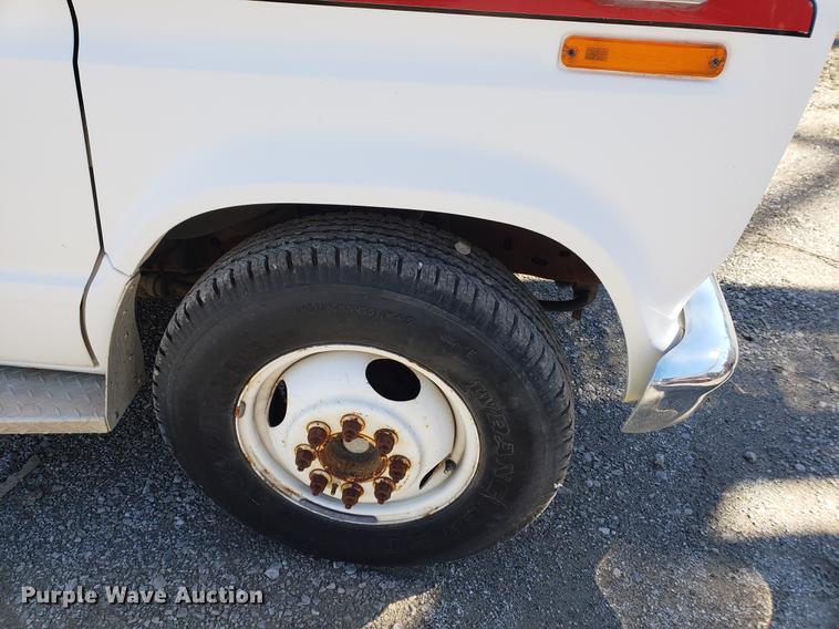 image for item EF9954 1991 Ford Econoline E350 ambulance