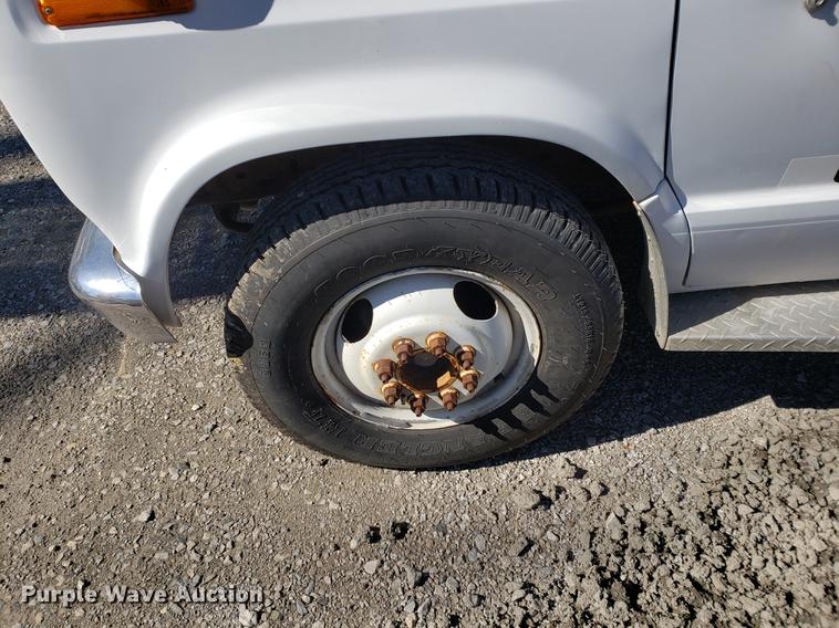 image for item EF9954 1991 Ford Econoline E350 ambulance