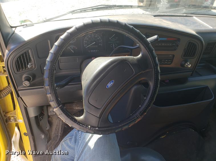 image for item EF9955 1994 Ford Econoline E350 box truck