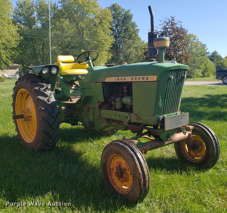 image for item EF9973 John Deere 2010 tractor