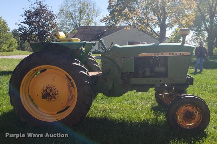 image for item EF9973 John Deere 2010 tractor