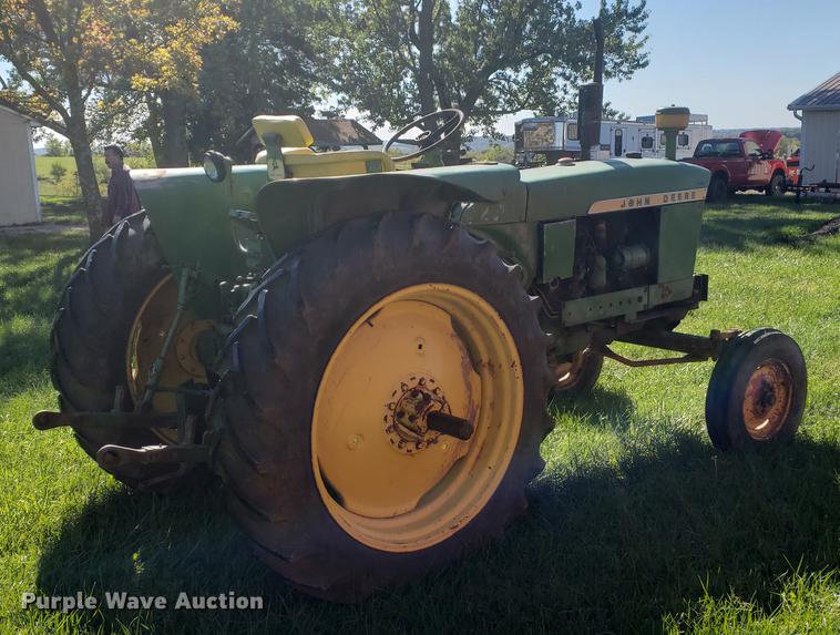 image for item EF9973 John Deere 2010 tractor