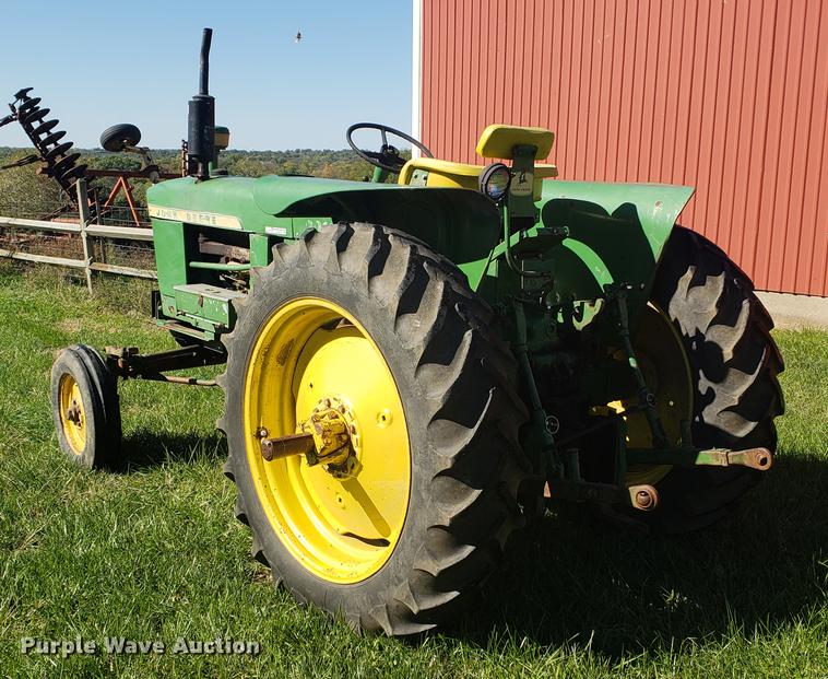 image for item EF9973 John Deere 2010 tractor