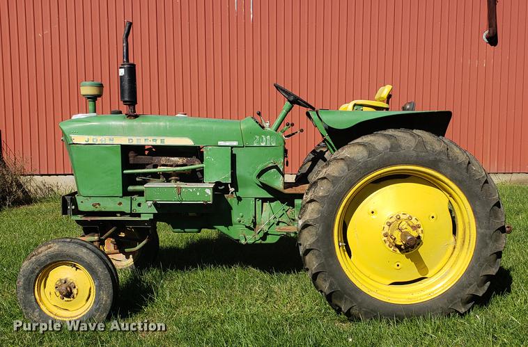 image for item EF9973 John Deere 2010 tractor