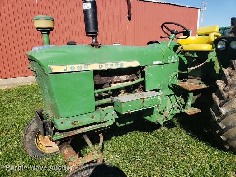 image for item EF9973 John Deere 2010 tractor