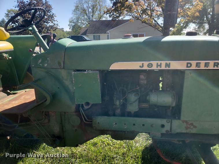 image for item EF9973 John Deere 2010 tractor