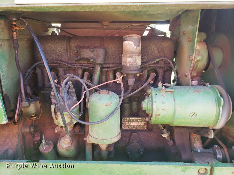 image for item EF9973 John Deere 2010 tractor