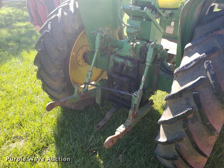 image for item EF9973 John Deere 2010 tractor