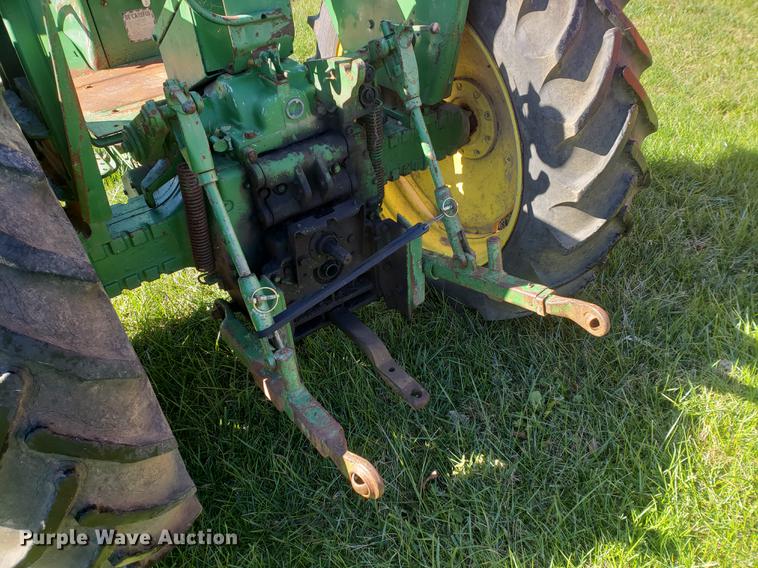 image for item EF9973 John Deere 2010 tractor