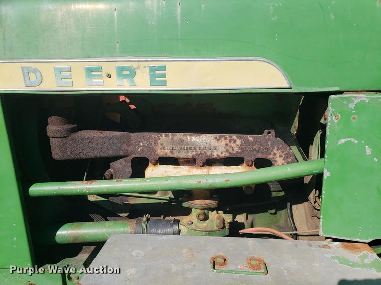 image for item EF9973 John Deere 2010 tractor