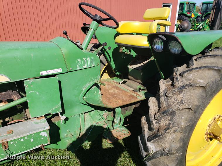 image for item EF9973 John Deere 2010 tractor