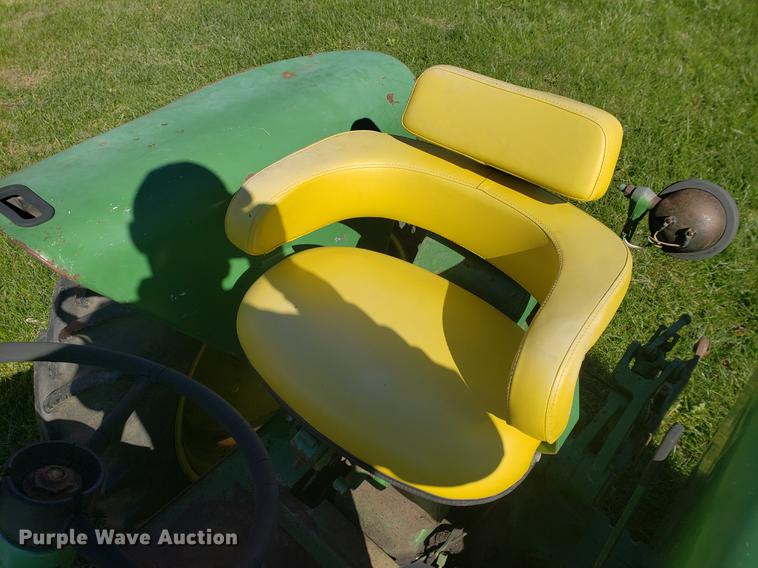 image for item EF9973 John Deere 2010 tractor