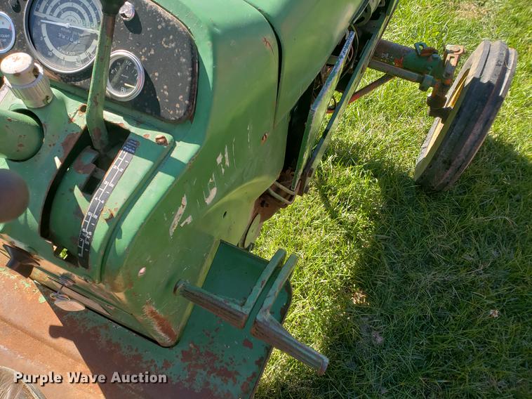 image for item EF9973 John Deere 2010 tractor