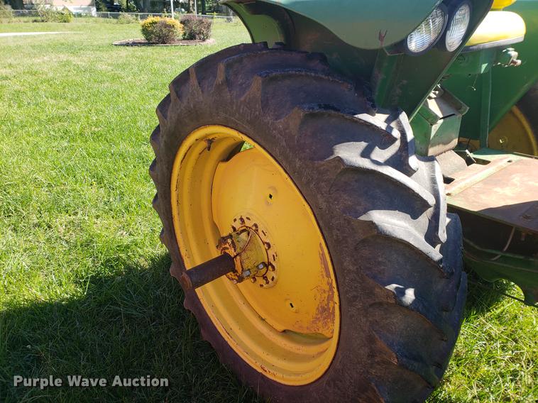 image for item EF9973 John Deere 2010 tractor