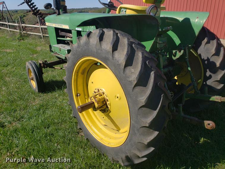 image for item EF9973 John Deere 2010 tractor