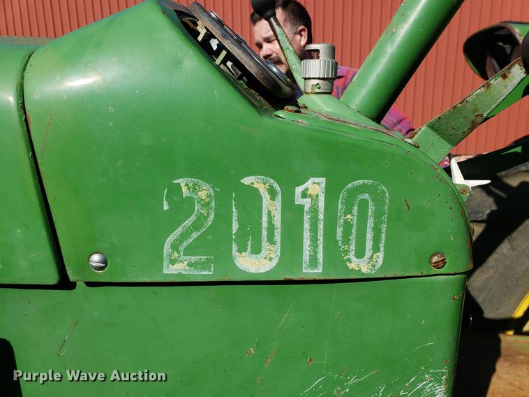 image for item EF9973 John Deere 2010 tractor