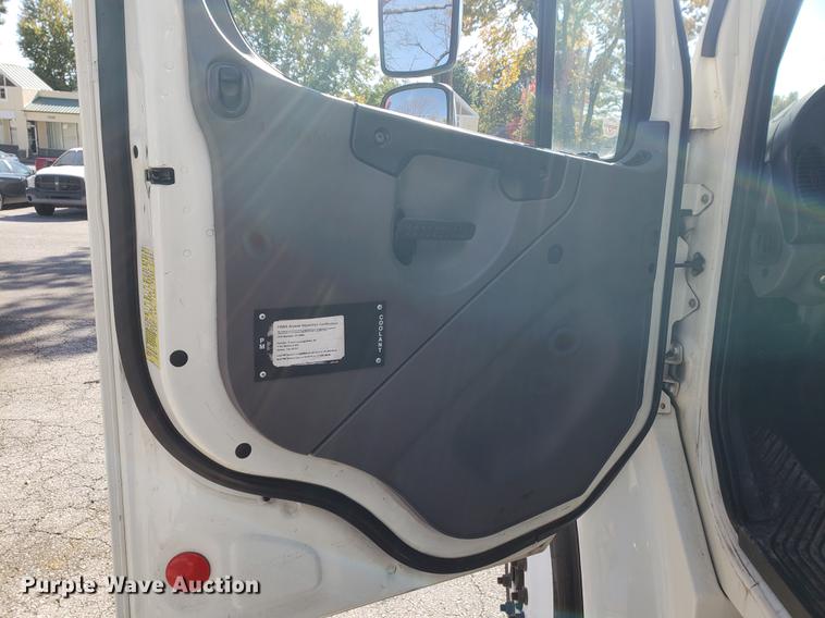 image for item EF9989 2012 Freightliner Business Class M2 refrigerated box truck