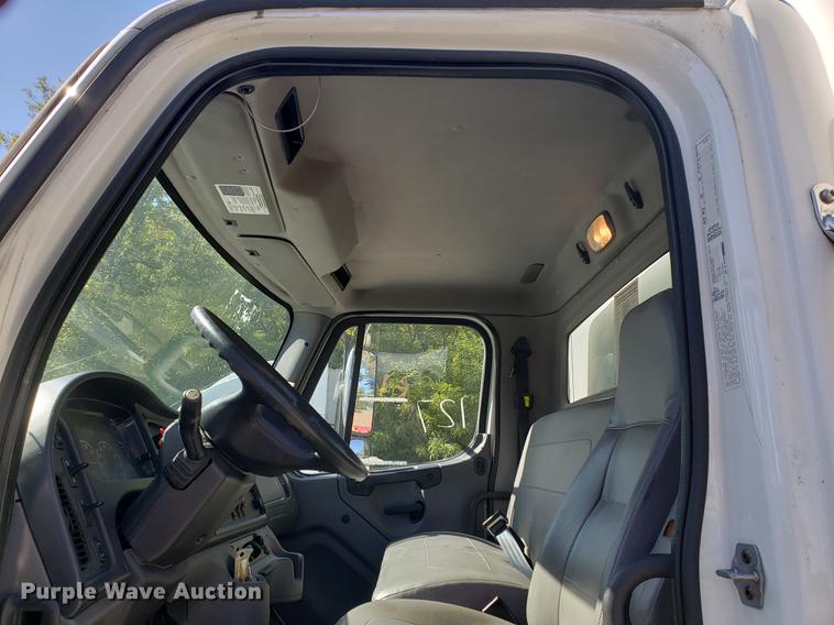 image for item EF9989 2012 Freightliner Business Class M2 refrigerated box truck