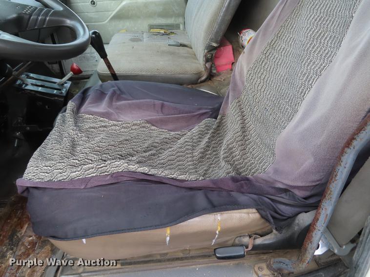 image for item EI9985 1993 Isuzu NPR dump flatbed truck