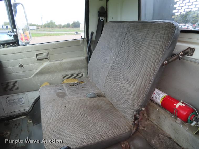 image for item EI9985 1993 Isuzu NPR dump flatbed truck