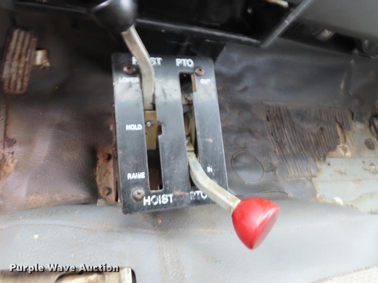 image for item EI9985 1993 Isuzu NPR dump flatbed truck