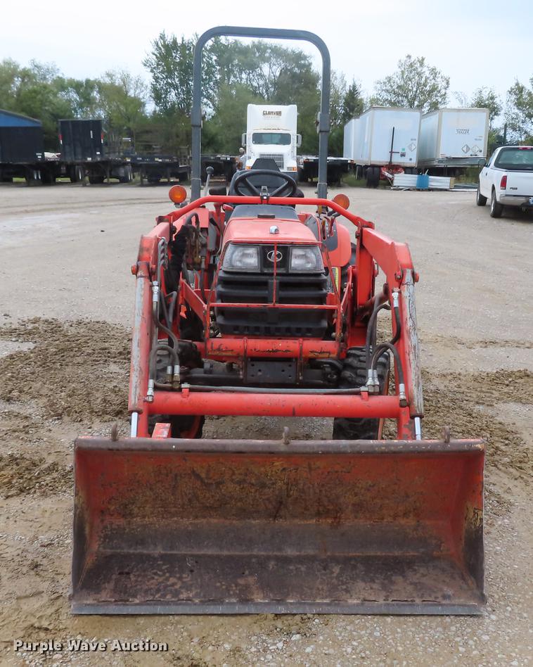 image for item EI9990 Kubota B2910 MFWD tractor