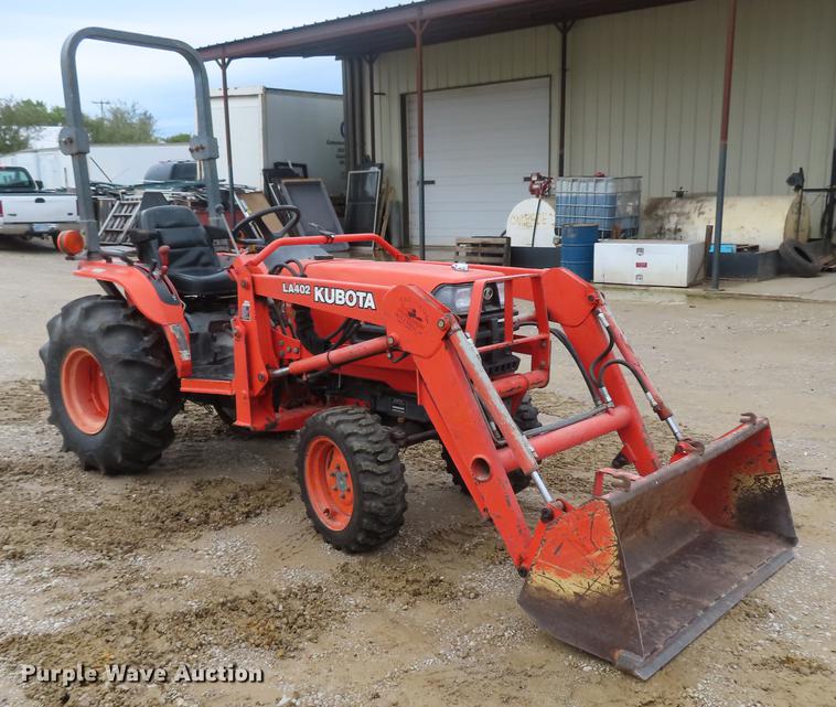 image for item EI9990 Kubota B2910 MFWD tractor