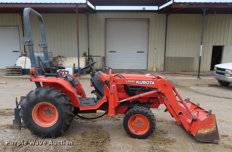 image for item EI9990 Kubota B2910 MFWD tractor