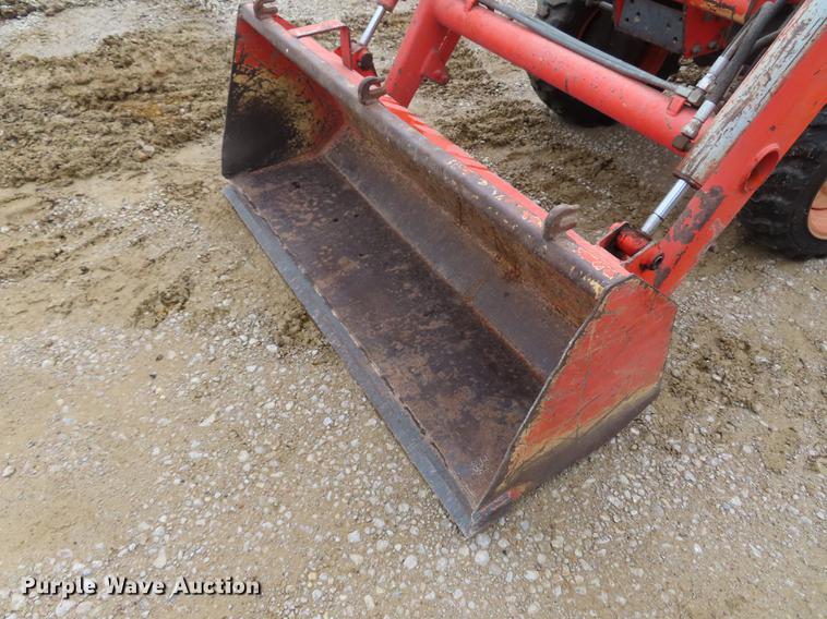 image for item EI9990 Kubota B2910 MFWD tractor