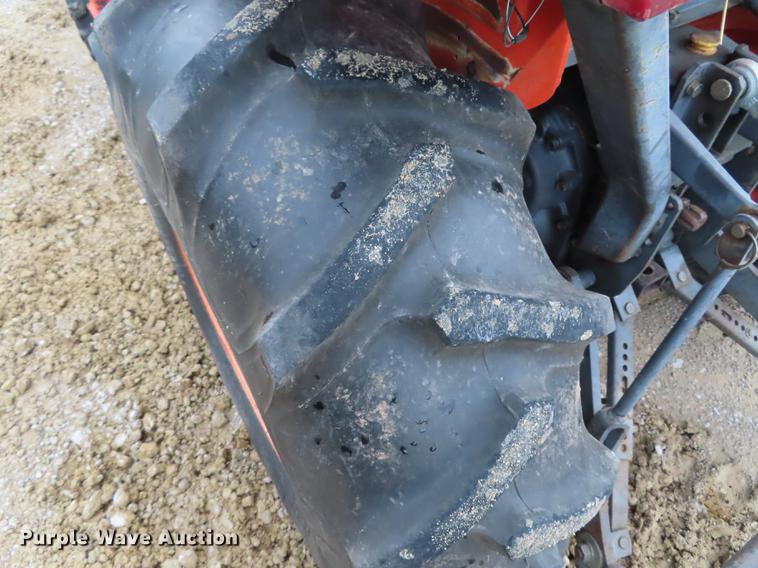 image for item EI9990 Kubota B2910 MFWD tractor