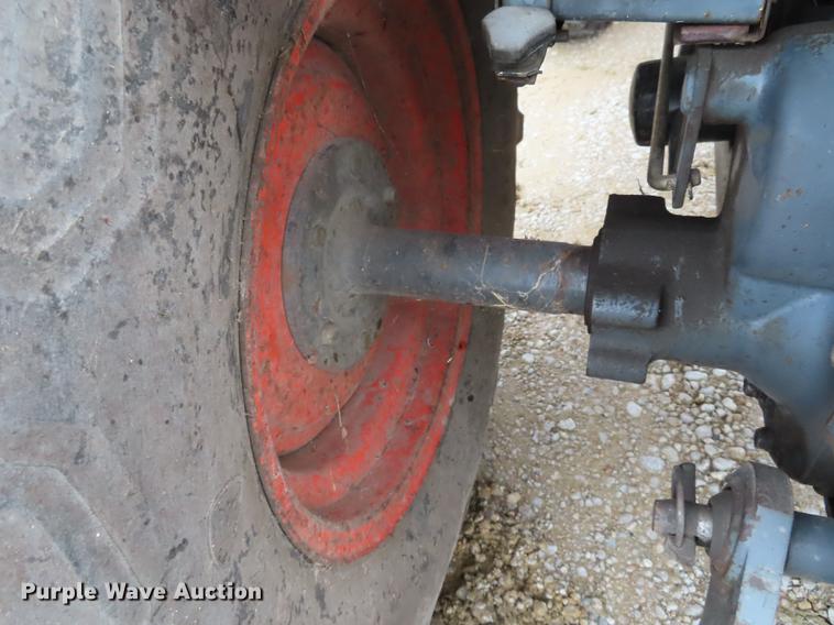 image for item EI9990 Kubota B2910 MFWD tractor