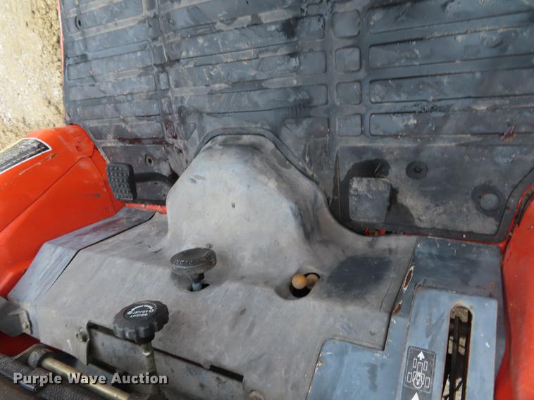 image for item EI9990 Kubota B2910 MFWD tractor