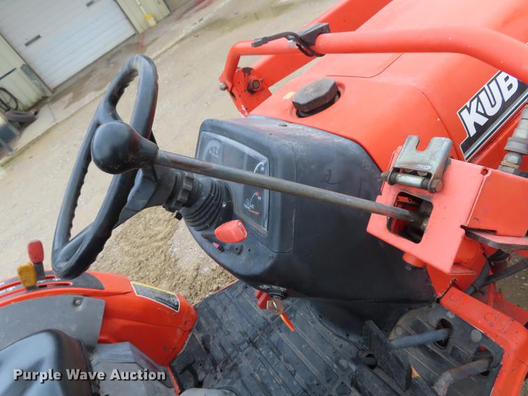 image for item EI9990 Kubota B2910 MFWD tractor