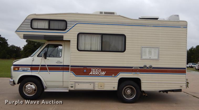 image for item EO9670 1983 Chevrolet G30 RV