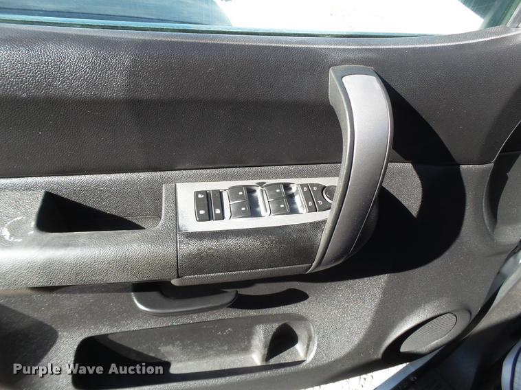 image for item FB9508 2009 Chevrolet Silverado 2500HD Crew Cab pickup truck