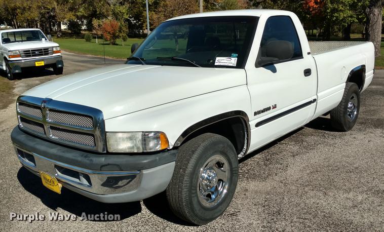 image for item L5709 2000 Dodge Ram 1500 pickup truck